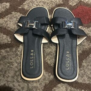 Black Sandals with Bow Detail and Wide Strap